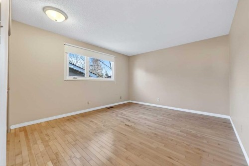 5315 Valiant Drive Nw, Calgary, AB - Indoor Photo Showing Other Room