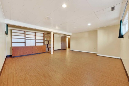 5315 Valiant Drive Nw, Calgary, AB - Indoor Photo Showing Other Room