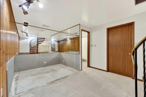 5315 Valiant Drive Nw, Calgary, AB - Indoor Photo Showing Other Room