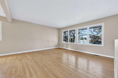 5315 Valiant Drive Nw, Calgary, AB - Indoor Photo Showing Other Room
