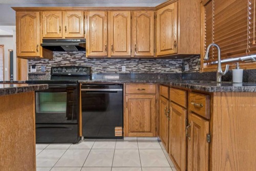 7117 California Boulevard Ne, Calgary, AB - Indoor Photo Showing Kitchen