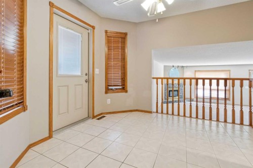 7117 California Boulevard Ne, Calgary, AB - Indoor Photo Showing Other Room