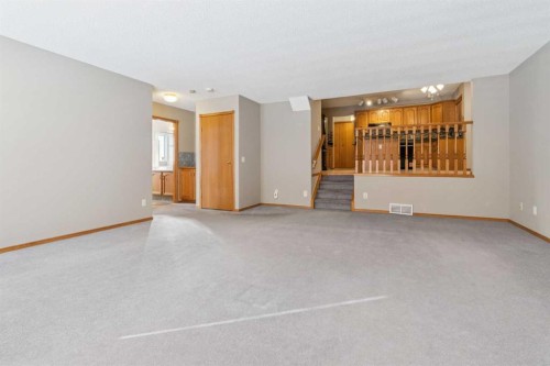 7117 California Boulevard Ne, Calgary, AB - Indoor Photo Showing Other Room