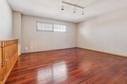7117 California Boulevard Ne, Calgary, AB - Indoor Photo Showing Other Room