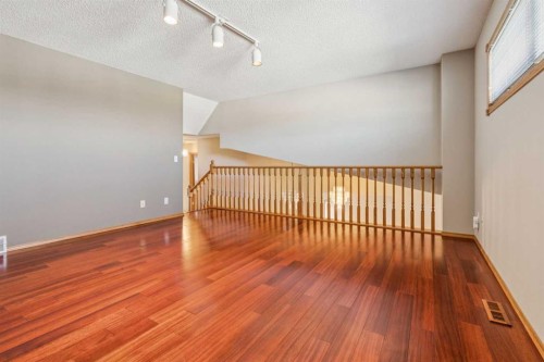 7117 California Boulevard Ne, Calgary, AB - Indoor Photo Showing Other Room