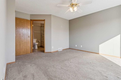 7117 California Boulevard Ne, Calgary, AB - Indoor Photo Showing Other Room