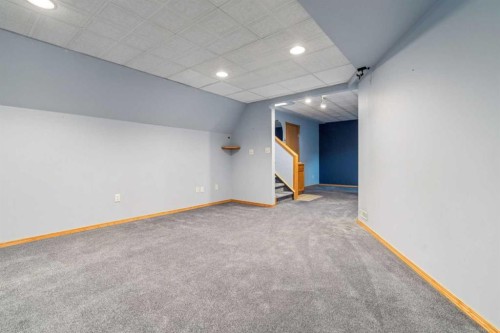 7117 California Boulevard Ne, Calgary, AB - Indoor Photo Showing Other Room