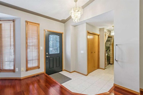 7117 California Boulevard Ne, Calgary, AB - Indoor Photo Showing Other Room