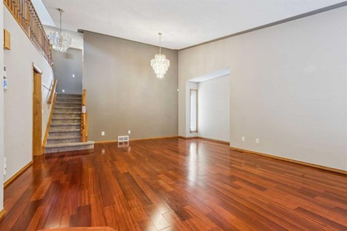 7117 California Boulevard Ne, Calgary, AB - Indoor Photo Showing Other Room