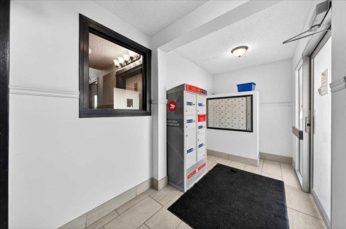 303-431 1 Avenue Ne, Calgary, AB - Indoor Photo Showing Other Room