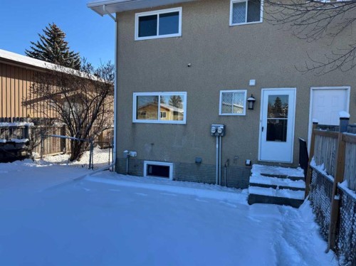 404 Pinehill Road Ne, Calgary, AB - Outdoor With Exterior