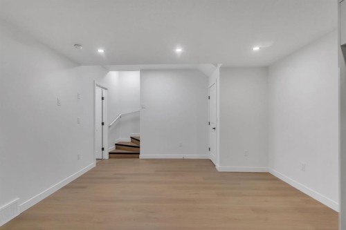 24 Corner Glen Green Ne, Calgary, AB - Indoor