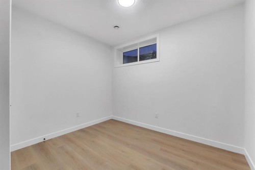 24 Corner Glen Green Ne, Calgary, AB - Indoor Photo Showing Other Room