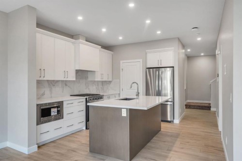 24 Corner Glen Green Ne, Calgary, AB - Indoor Photo Showing Kitchen With Stainless Steel Kitchen With Upgraded Kitchen