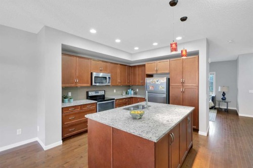 195 Marquis Common Se, Calgary, AB - Indoor Photo Showing Kitchen