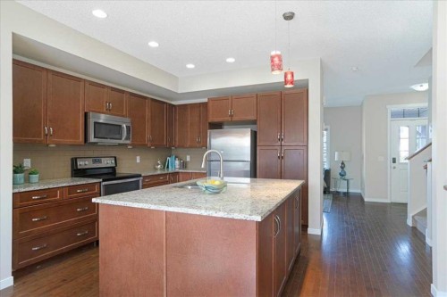 195 Marquis Common Se, Calgary, AB - Indoor Photo Showing Kitchen
