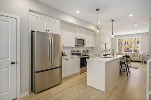 1485 Rangeview Drive Se, Calgary, AB - Indoor Photo Showing Kitchen With Upgraded Kitchen