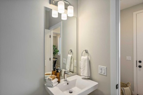 1485 Rangeview Drive Se, Calgary, AB - Indoor Photo Showing Bathroom