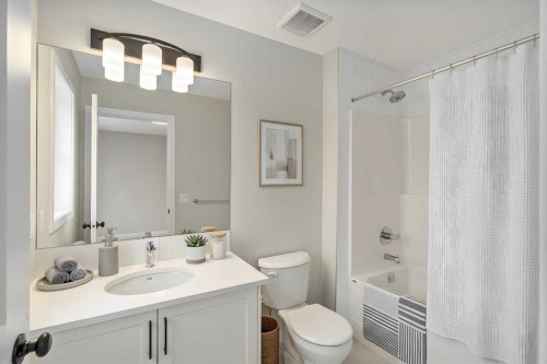 1485 Rangeview Drive Se, Calgary, AB - Indoor Photo Showing Bathroom
