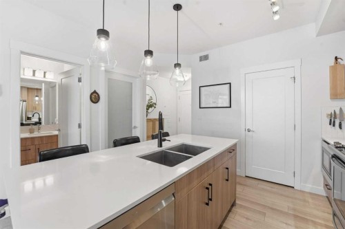 308-400 Auburn Meadows Common Se, Calgary, AB - Indoor Photo Showing Kitchen With Double Sink With Upgraded Kitchen