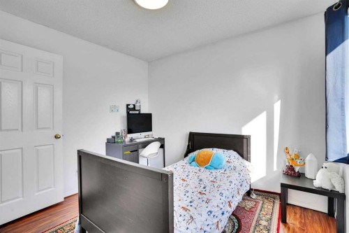 148 Martha'S Manor Ne, Calgary, AB - Indoor Photo Showing Bedroom