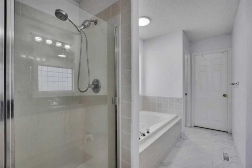 148 Martha'S Manor Ne, Calgary, AB - Indoor Photo Showing Bathroom