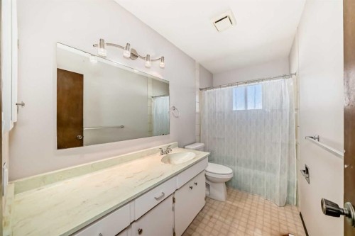 244 Huntridge Road Ne, Calgary, AB - Indoor Photo Showing Bathroom