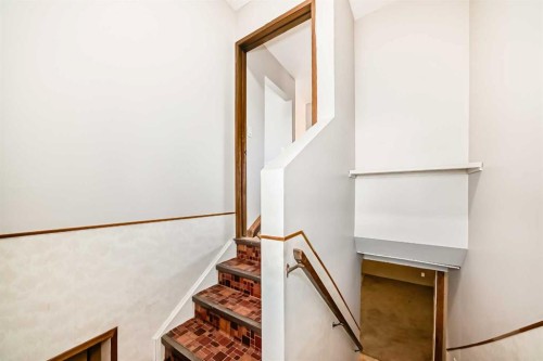 244 Huntridge Road Ne, Calgary, AB - Indoor Photo Showing Other Room