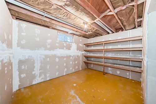 244 Huntridge Road Ne, Calgary, AB - Indoor Photo Showing Garage