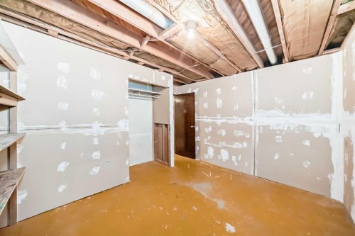 244 Huntridge Road Ne, Calgary, AB - Indoor Photo Showing Other Room