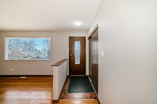 244 Huntridge Road Ne, Calgary, AB - Indoor Photo Showing Other Room