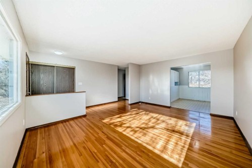 244 Huntridge Road Ne, Calgary, AB - Indoor Photo Showing Other Room