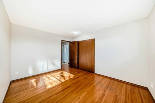 244 Huntridge Road Ne, Calgary, AB - Indoor Photo Showing Other Room