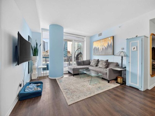 802-615 6 Avenue Se, Calgary, AB - Indoor Photo Showing Living Room