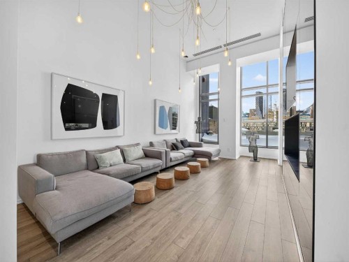 802-615 6 Avenue Se, Calgary, AB - Indoor Photo Showing Living Room