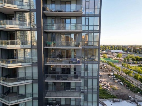 802-615 6 Avenue Se, Calgary, AB - Outdoor With Balcony