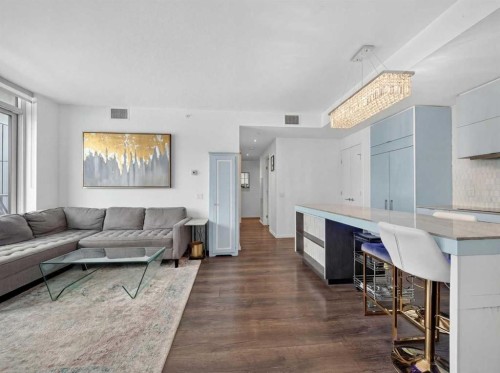 802-615 6 Avenue Se, Calgary, AB - Indoor Photo Showing Living Room