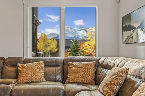 628 Silvertip Road, Canmore, AB - Indoor Photo Showing Living Room
