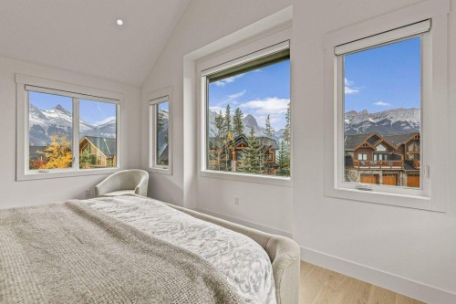 628 Silvertip Road, Canmore, AB - Indoor Photo Showing Bedroom