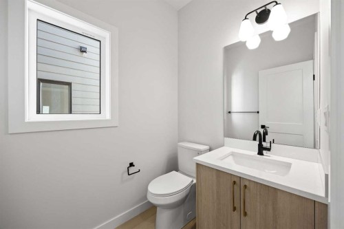 155 Greenwich Drive Nw, Calgary, AB - Indoor Photo Showing Bathroom