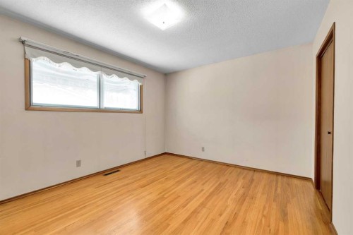 1483 Northmount Drive Nw, Calgary, AB - Indoor Photo Showing Other Room