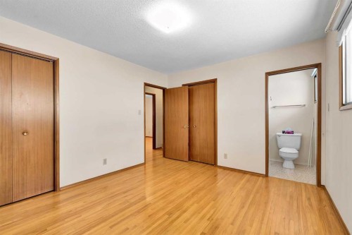 1483 Northmount Drive Nw, Calgary, AB - Indoor Photo Showing Other Room