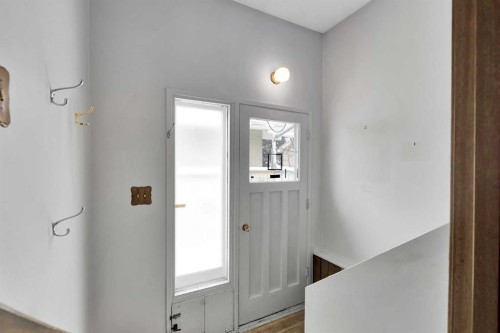 1483 Northmount Drive Nw, Calgary, AB - Indoor Photo Showing Other Room