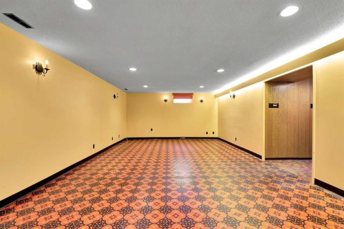 1483 Northmount Drive Nw, Calgary, AB - Indoor Photo Showing Other Room