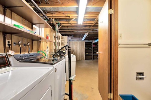 1483 Northmount Drive Nw, Calgary, AB - Indoor Photo Showing Laundry Room