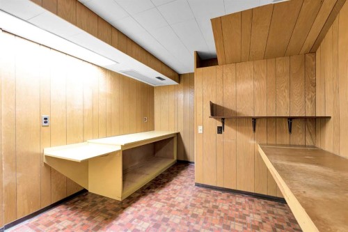 1483 Northmount Drive Nw, Calgary, AB - Indoor Photo Showing Other Room