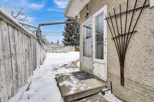 1483 Northmount Drive Nw, Calgary, AB - Outdoor