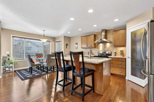 575 Everbrook Way Sw, Calgary, AB - Indoor Photo Showing Kitchen With Upgraded Kitchen