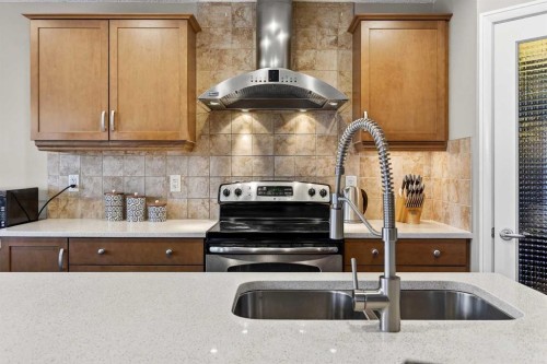 575 Everbrook Way Sw, Calgary, AB - Indoor Photo Showing Kitchen With Double Sink With Upgraded Kitchen