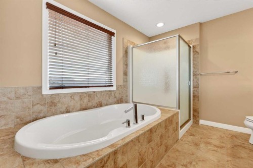 575 Everbrook Way Sw, Calgary, AB - Indoor Photo Showing Bathroom